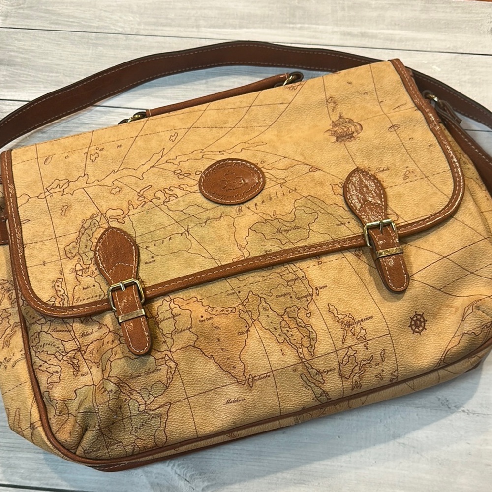 The Columbus Collection by Bagoda VTG Leather Messenger Bag